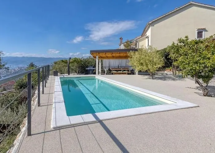 Apartment With Swimming Pool - 24958 *